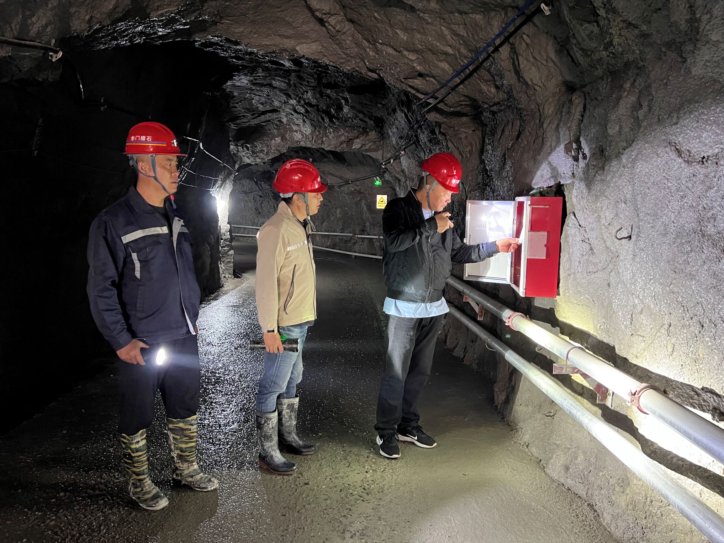 2024年5月31日  山口鎮副鎮長夏大博來我公司礦山開展安全檢查